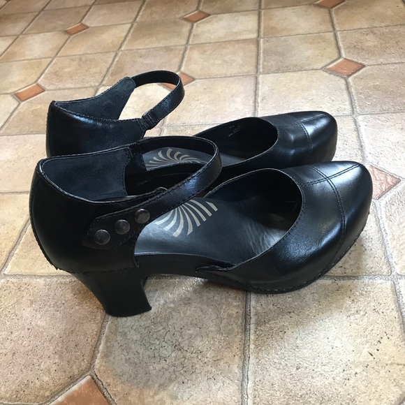 dansko black heels